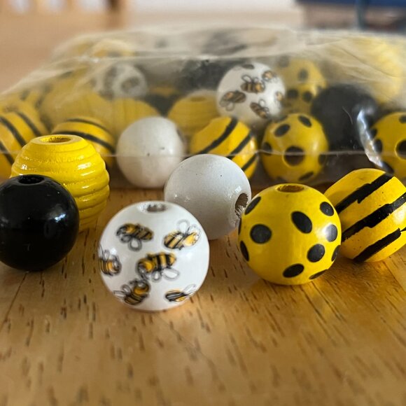 Honey Bee Decor & Crafting Lot - Over 350 Pieces in Lot - Picture 2 of 16